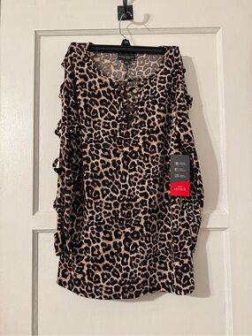 Bold elements cheetah top SZ medium